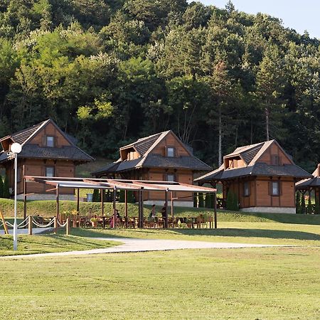 Etno Naselje Vrdnicka Kula Bed & Breakfast Връдник Екстериор снимка