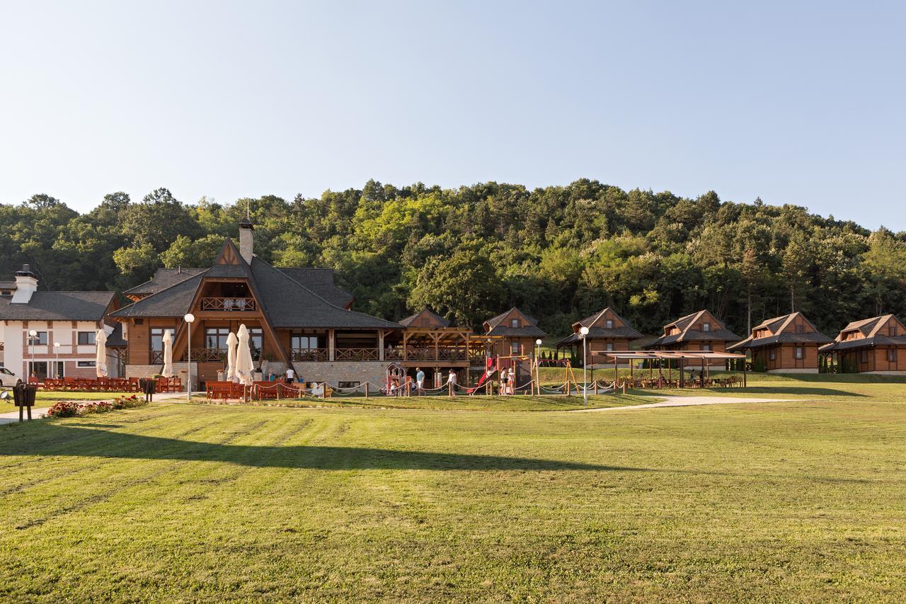 Etno Naselje Vrdnicka Kula Bed & Breakfast Връдник Екстериор снимка