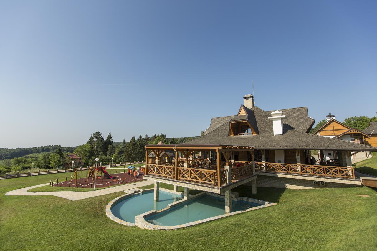 Etno Naselje Vrdnicka Kula Bed & Breakfast Връдник Екстериор снимка