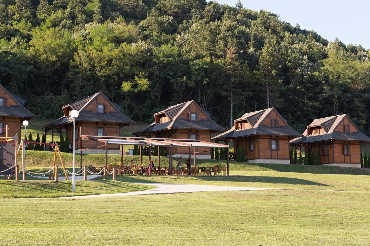 Etno Naselje Vrdnicka Kula Bed & Breakfast Връдник Екстериор снимка