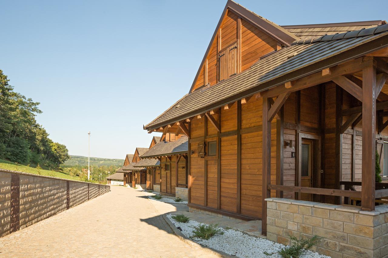 Etno Naselje Vrdnicka Kula Bed & Breakfast Връдник Екстериор снимка