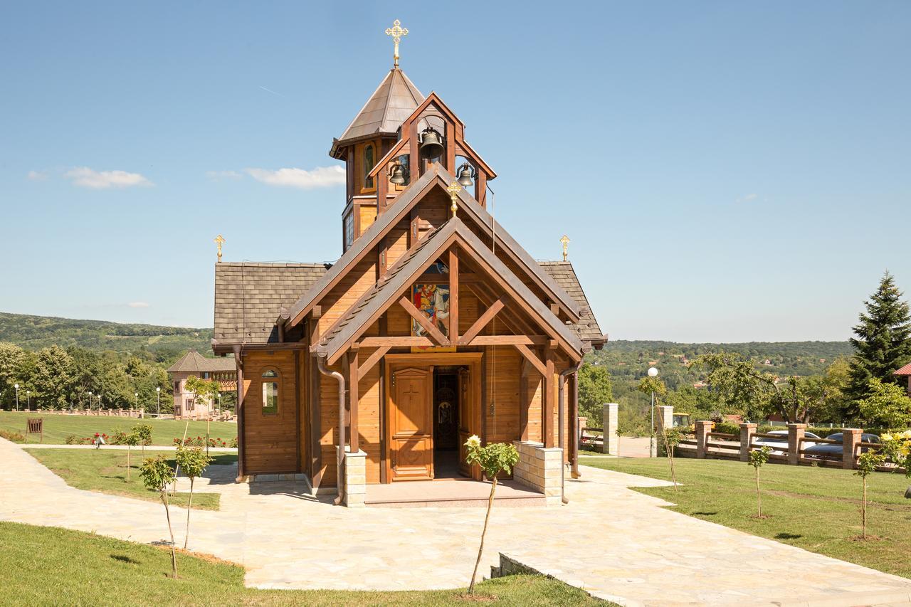 Etno Naselje Vrdnicka Kula Bed & Breakfast Връдник Екстериор снимка