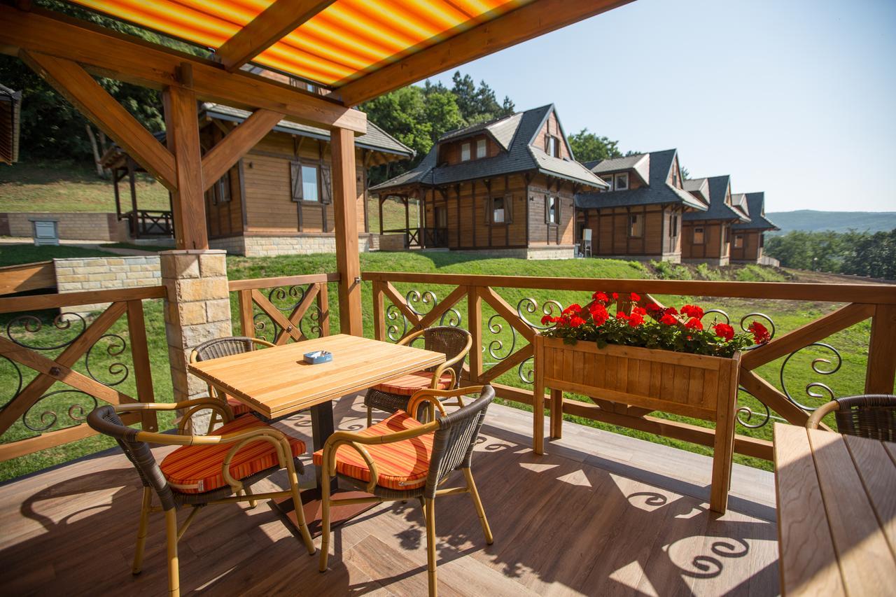 Etno Naselje Vrdnicka Kula Bed & Breakfast Връдник Екстериор снимка