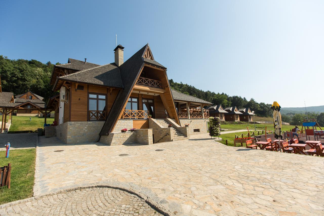 Etno Naselje Vrdnicka Kula Bed & Breakfast Връдник Екстериор снимка