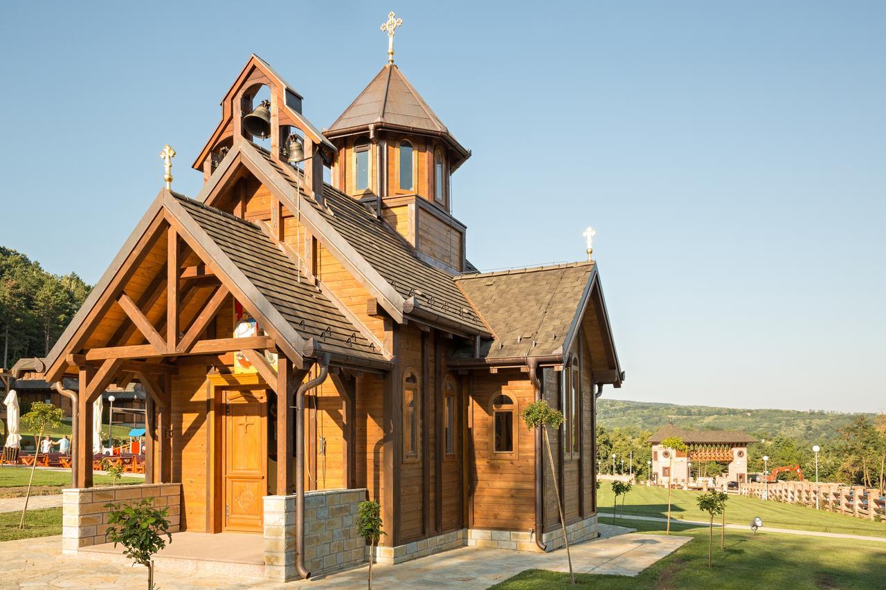 Etno Naselje Vrdnicka Kula Bed & Breakfast Връдник Екстериор снимка