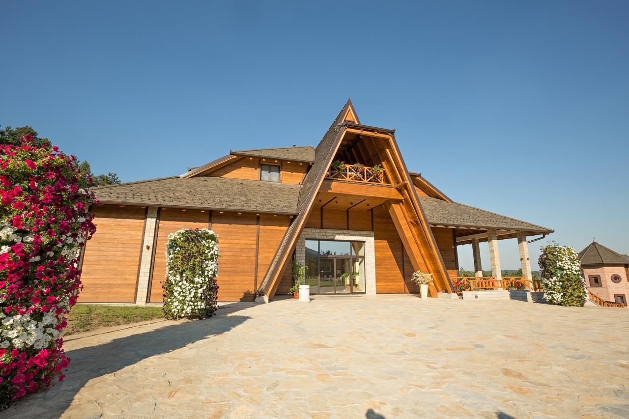Etno Naselje Vrdnicka Kula Bed & Breakfast Връдник Екстериор снимка