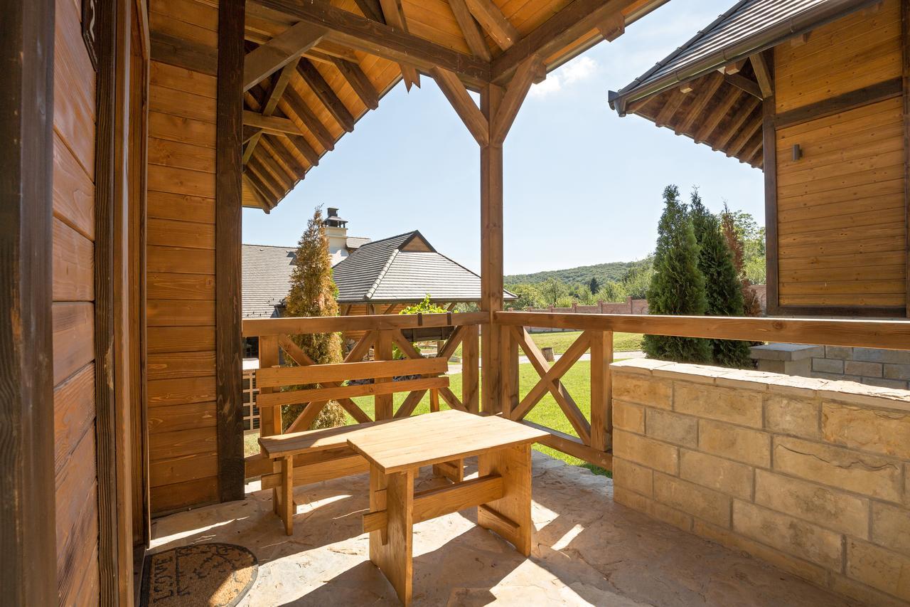 Etno Naselje Vrdnicka Kula Bed & Breakfast Връдник Екстериор снимка