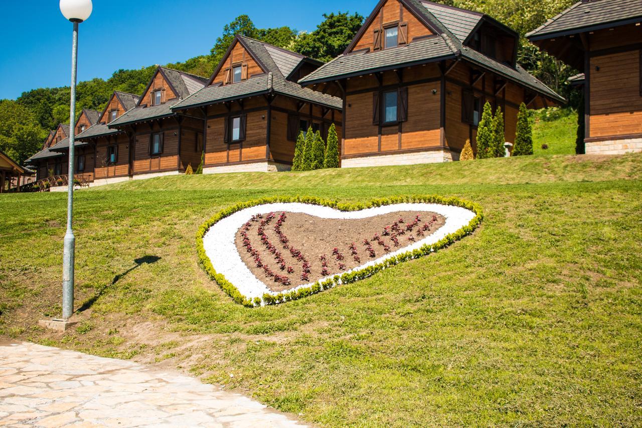 Etno Naselje Vrdnicka Kula Bed & Breakfast Връдник Екстериор снимка