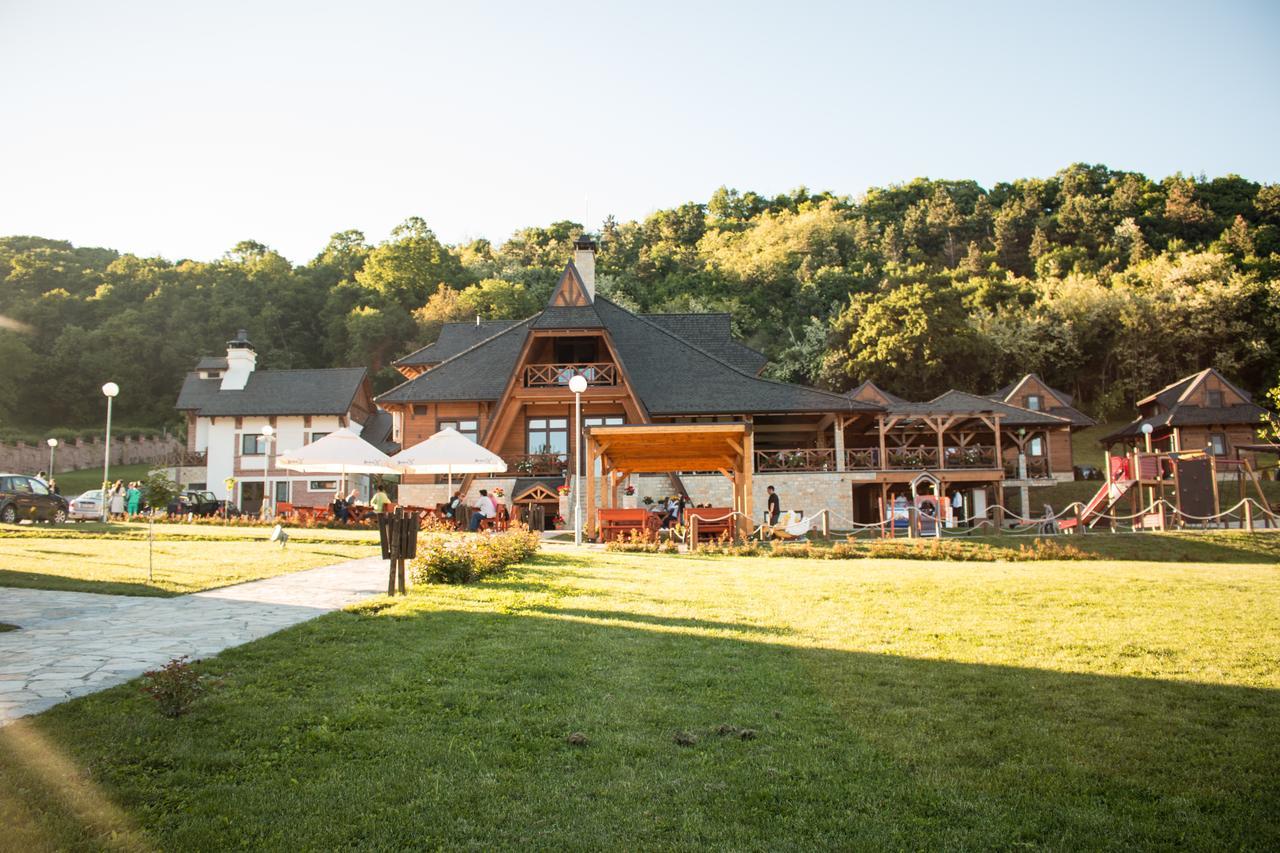 Etno Naselje Vrdnicka Kula Bed & Breakfast Връдник Екстериор снимка